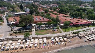 CLOVER MAGIC PARK SIDE HOTEL Pools & Beach