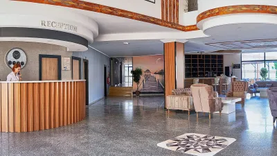 CLOVER MAGIC PARK SIDE HOTEL Lobby