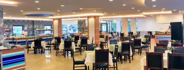 CLUB AQUA PLAZA Restaurants