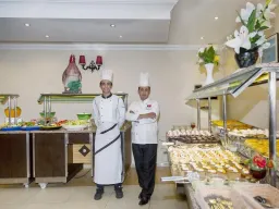 CLUB BAYAR BEACH HOTEL Restaurants