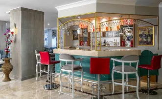 CLUB BIG BLUE SUITE HOTEL Bars