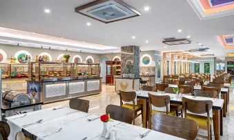 CLUB BIG BLUE SUITE HOTEL Restaurants