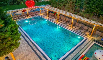 CLUB BIG BLUE SUITE HOTEL Pools & Beach