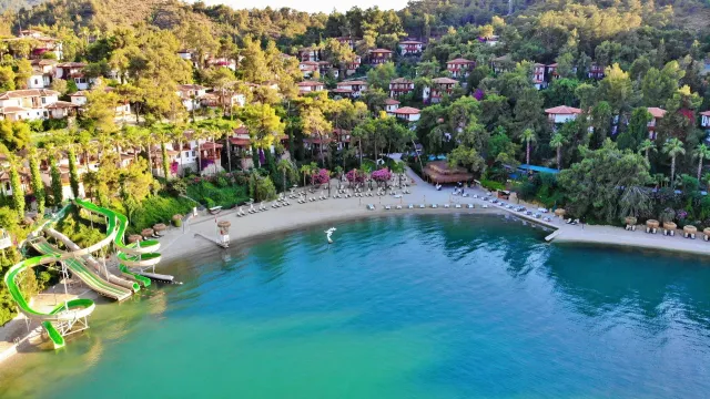 CLUB HOTEL LETOONIA Pools & Beach