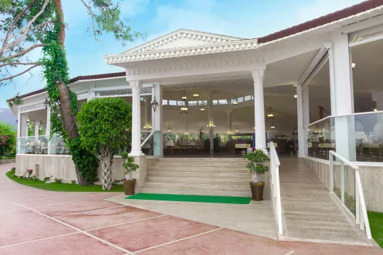 CLUB HOTEL LETOONIA Restaurants