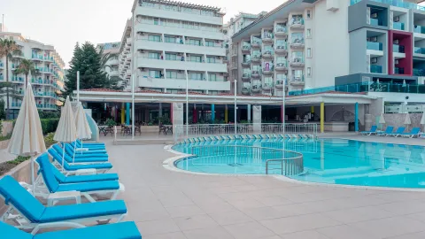 CLUB HOTEL MIRABELL Pools & Beach