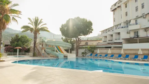 CLUB HOTEL MIRABELL Pools & Beach