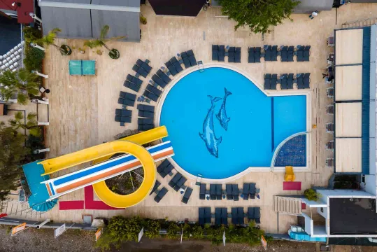 CLUB HOTEL SUNBEL Pools & Beach