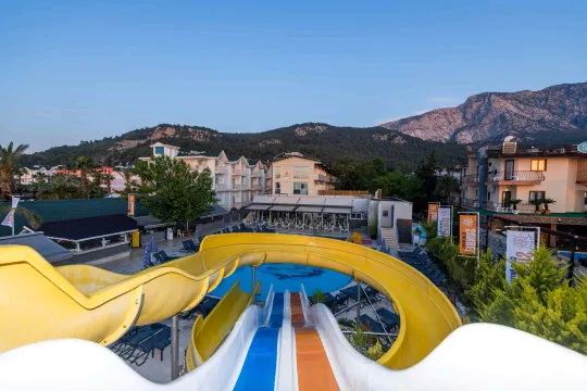 CLUB HOTEL SUNBEL Pools & Beach