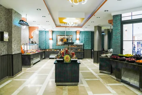 CLUB MONTE CARLO Restaurants