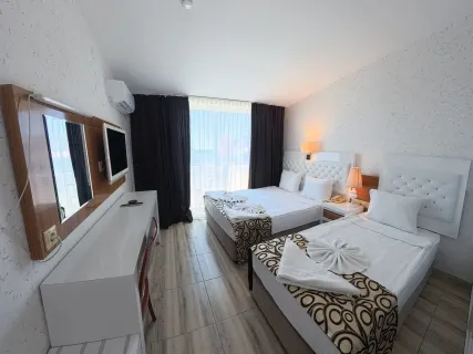 CLUB MONTE CARLO Rooms