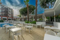 CLUB MUNAMAR BEACH RESORT Restaurants