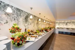 CLUB MUNAMAR BEACH RESORT Restaurants