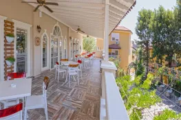 CLUB PARADISO HOTEL Restaurants