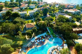 CLUB RESORT ATLANTIS Pools & Beach