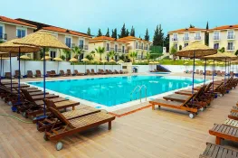 CLUB RESORT ATLANTIS Pools & Beach