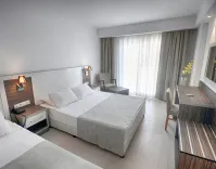 CLUB SHARK HOTEL Rooms