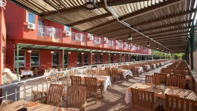 CLUB SIDE COAST HOTEL Restaurants