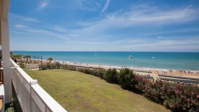CLUB SIDE COAST HOTEL Pools & Beach