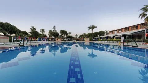 CLUB TURTAS BEACH HOTEL Pools & Beach