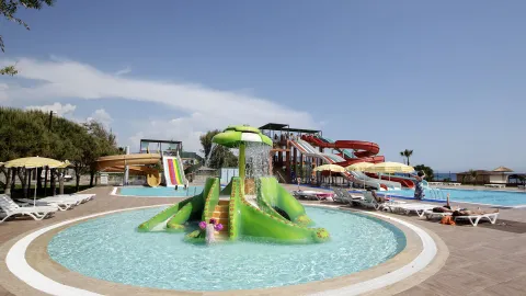 CLUB TURTAS BEACH HOTEL Pools & Beach