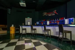 COMMODORE ELITE SUITE-SPA ADULT ONLY 18+ Bars