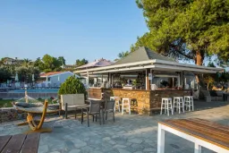 CORAL BLUE BEACH HOTEL Bars