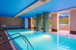 CORNELIA DELUXE RESIDENCE Pools & Beach