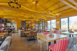 CORNELIA DELUXE RESIDENCE Restaurants
