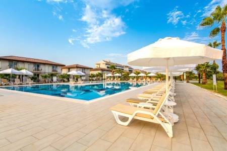 CRYSTAL BOUTIQUE COMFORT COLLECTION Pools & Beach