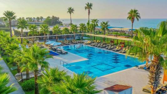 CRYSTAL BOUTIQUE COMFORT COLLECTION Pools & Beach