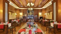 CRYSTAL DELUXE COMFORT COLLECTION Restaurants