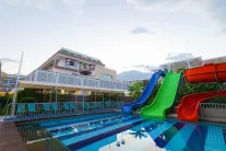 CRYSTAL DELUXE COMFORT COLLECTION Activities