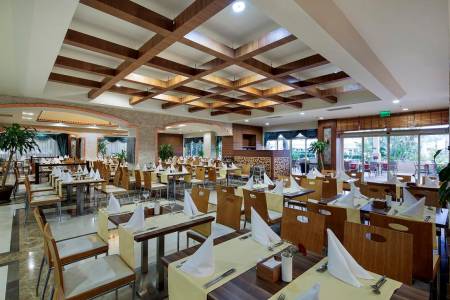 CRYSTAL FAMILY COMFORT COLLECTION Restaurants