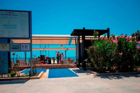 CRYSTAL FAMILY COMFORT COLLECTION Pools & Beach