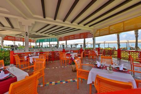 CRYSTAL FAMILY COMFORT COLLECTION Restaurants