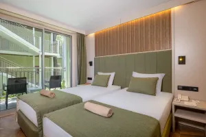 CRYSTAL FLORA PEARL COLLECTION Rooms