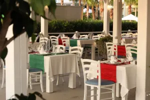 CRYSTAL FLORA PEARL COLLECTION Restaurants