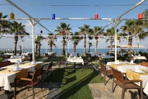 CRYSTAL FLORA PEARL COLLECTION Restaurants