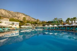 CRYSTAL FLORA PEARL COLLECTION Pools & Beach