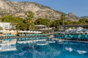 CRYSTAL FLORA PEARL COLLECTION Pools & Beach