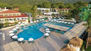 CRYSTAL FLORA PEARL COLLECTION Pools & Beach