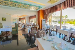 CRYSTAL PRESTIGE PEARL COLLECTION Restaurants