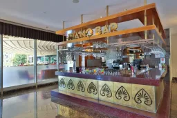 CRYSTAL PRESTIGE PEARL COLLECTION Restaurants