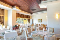 CRYSTAL PRESTIGE PEARL COLLECTION Restaurants