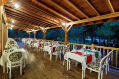 CRYSTAL TAT PEARL COLLECTION Restaurants