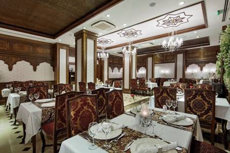 CRYSTAL WATERWORLD AQUA COLLECTION Restaurants