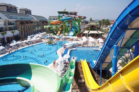 CRYSTAL WATERWORLD AQUA COLLECTION Activities