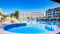 DAIMA BIZ HOTEL Pools & Beach
