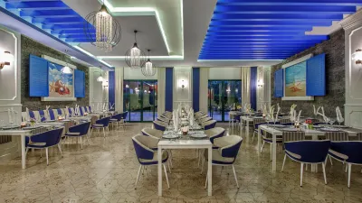 DELPHIN DELUXE RESORT Restaurants